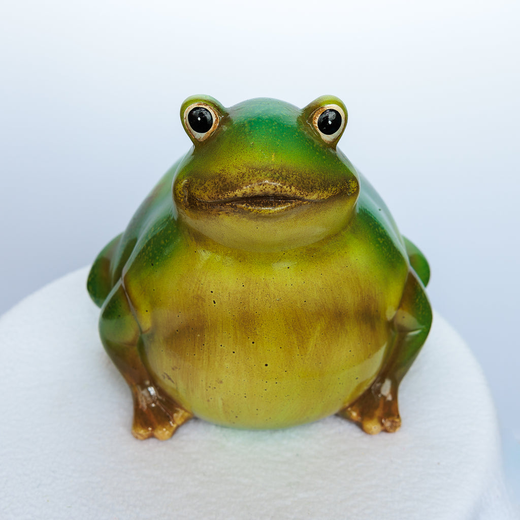Large resin bullfrog yard décor