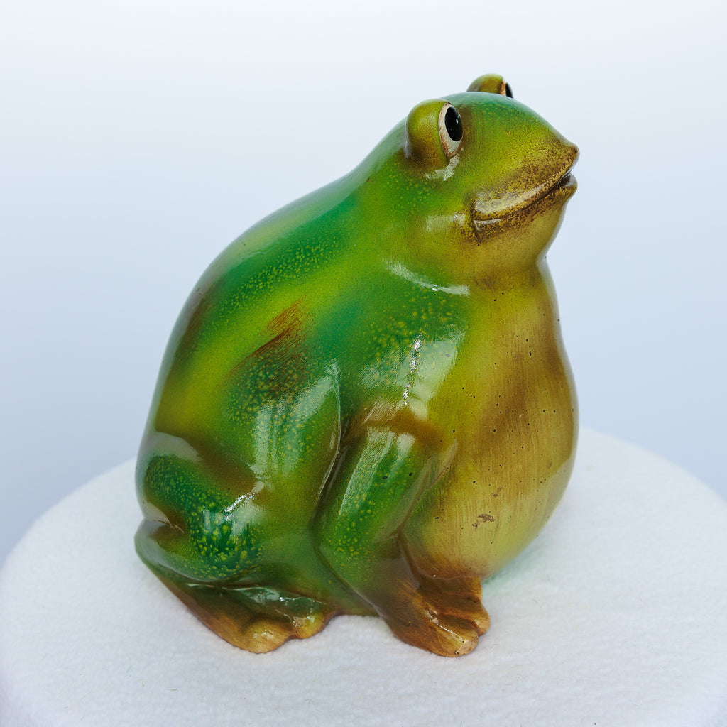 Large resin bullfrog yard décor