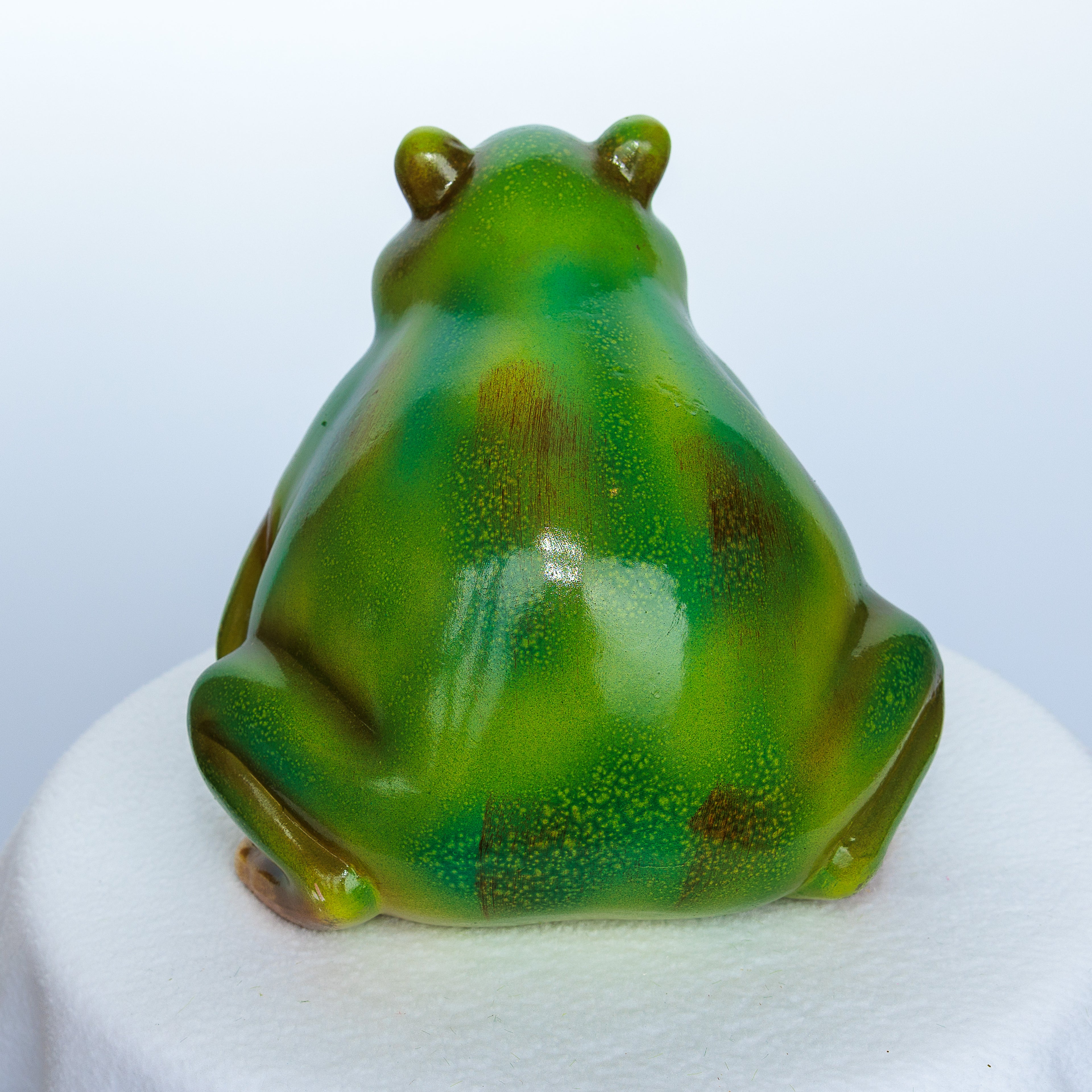 Large resin bullfrog yard décor