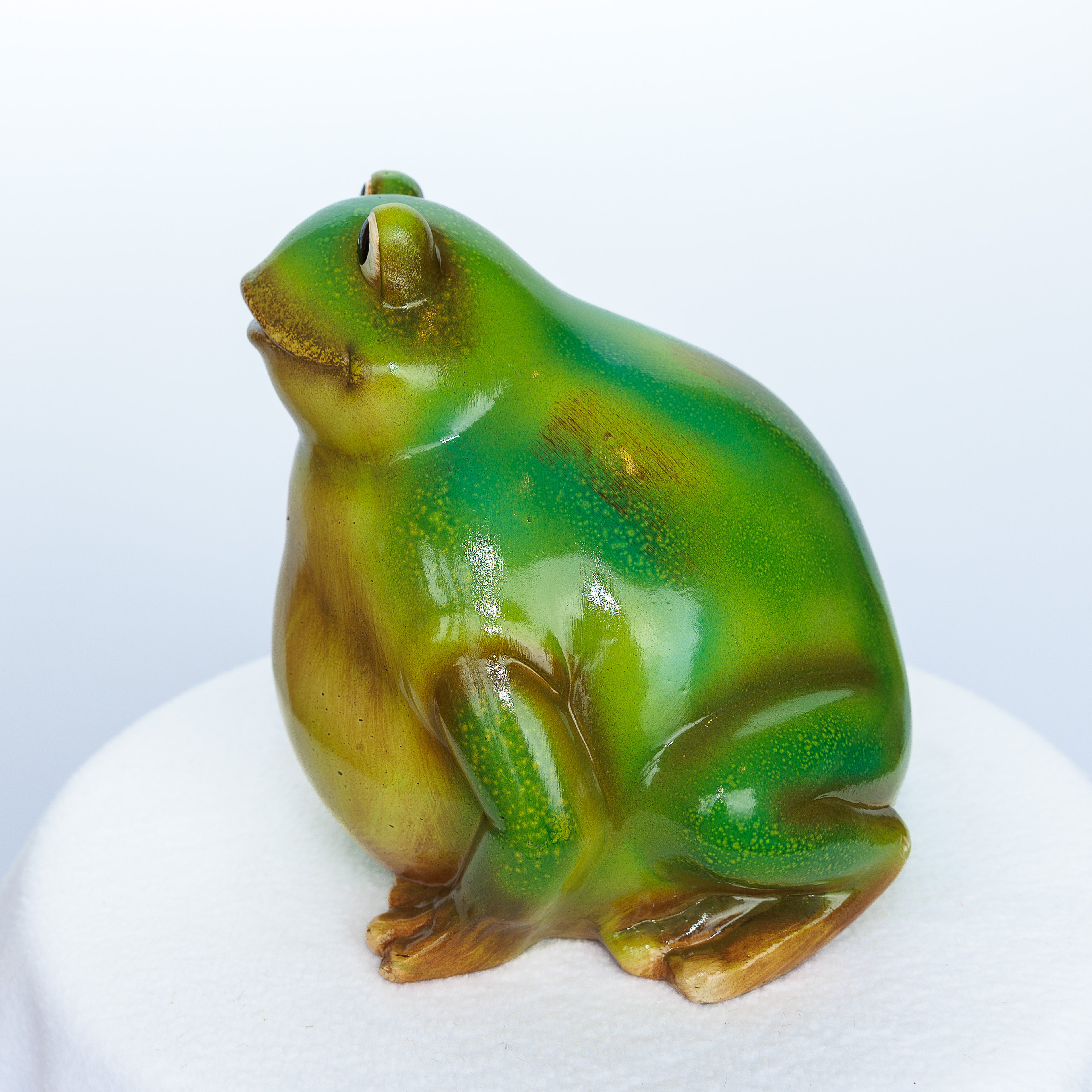 Large resin bullfrog yard décor