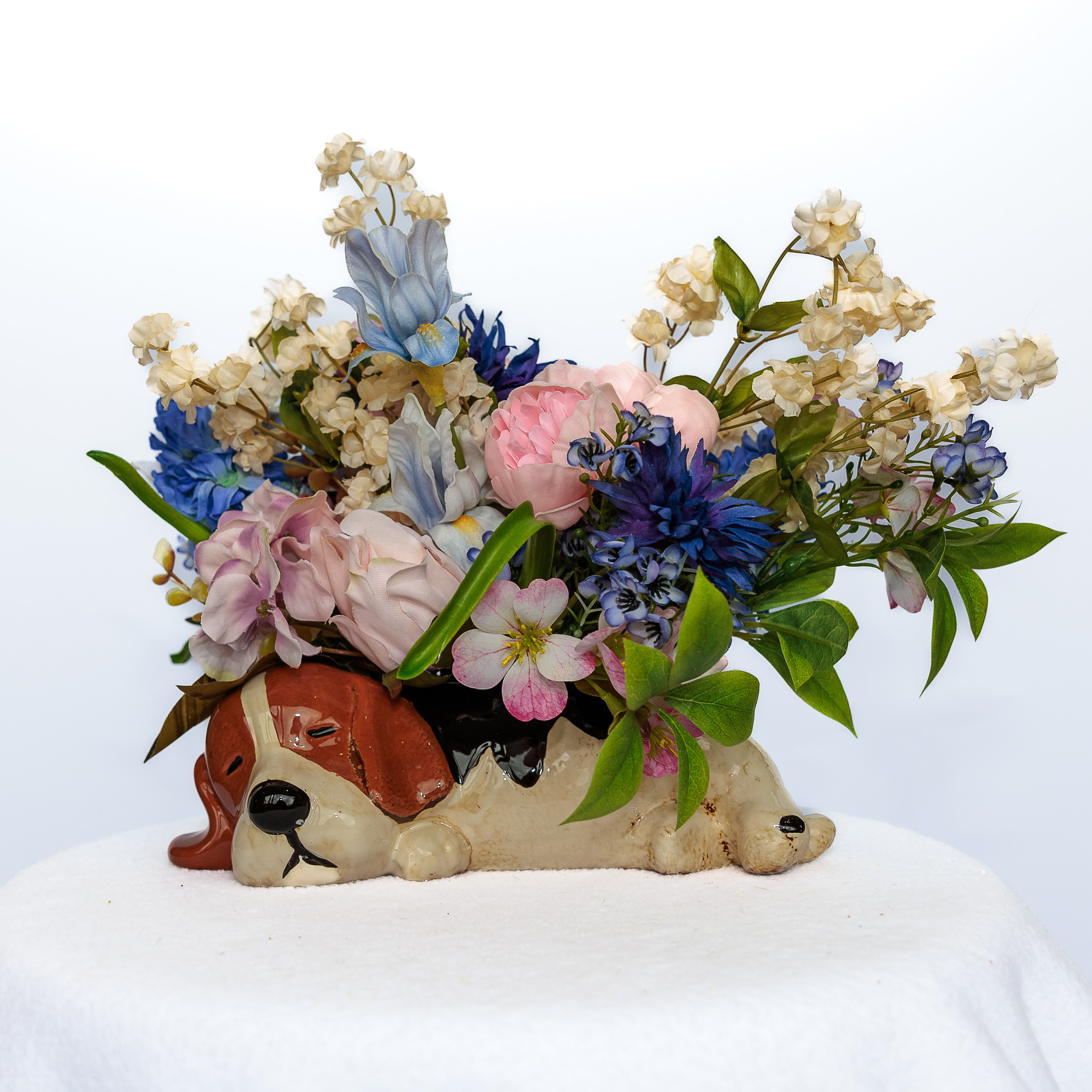 Beagle dog ceramic planter